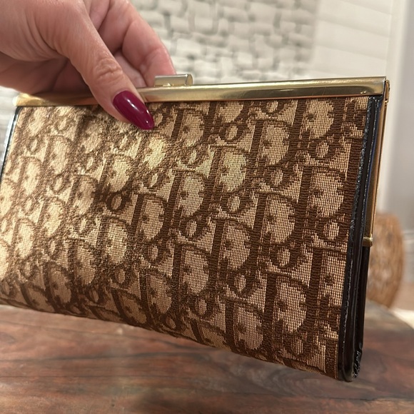VINTAGE DIOR KISS LOCK CLUTCH - Picture 3 of 9
